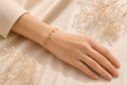The "Lucky Clover Essence" Dainty Bracelet