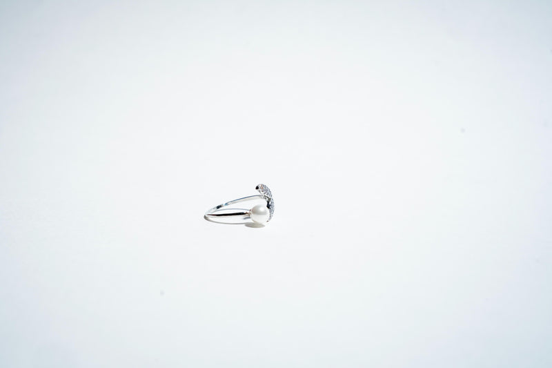 Mermaid’s Serenade: The Enchanted Pearl & Tail Ring