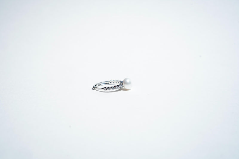 Luna Pearl: The Timeless Serenity Band